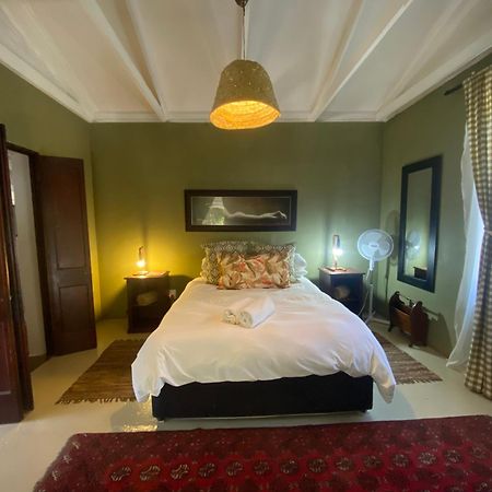 קניסנה The Riverdeck Accommodation And Backpackers מראה חיצוני תמונה