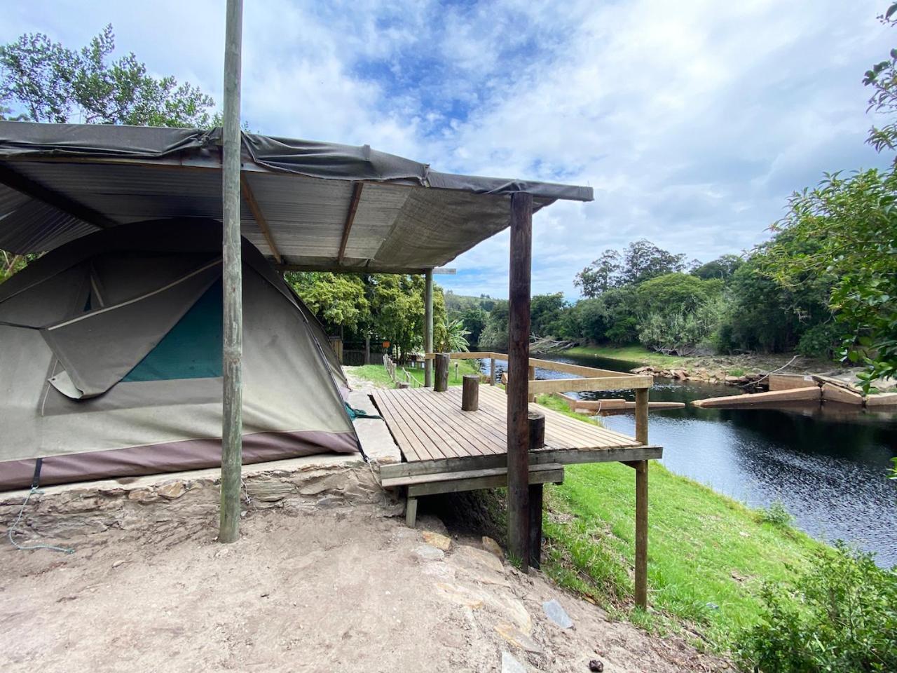 קניסנה The Riverdeck Accommodation And Backpackers מראה חיצוני תמונה