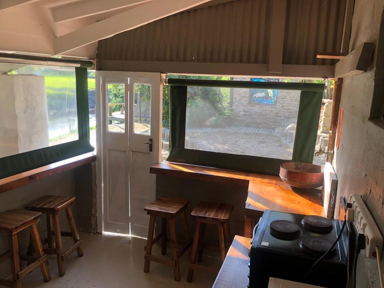 קניסנה The Riverdeck Accommodation And Backpackers חדר תמונה