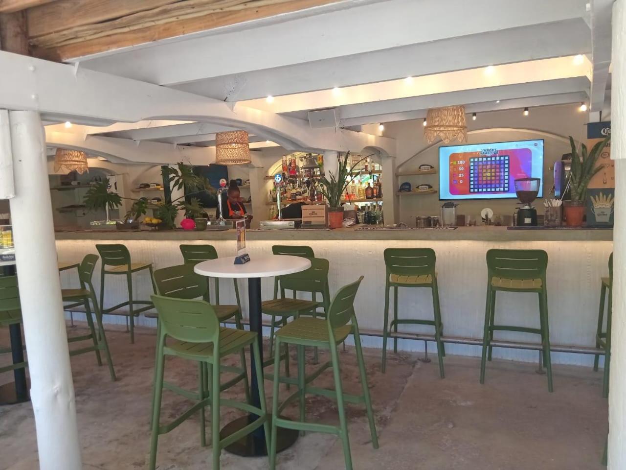 קניסנה The Riverdeck Accommodation And Backpackers מראה חיצוני תמונה