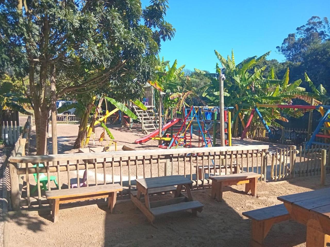 קניסנה The Riverdeck Accommodation And Backpackers מראה חיצוני תמונה
